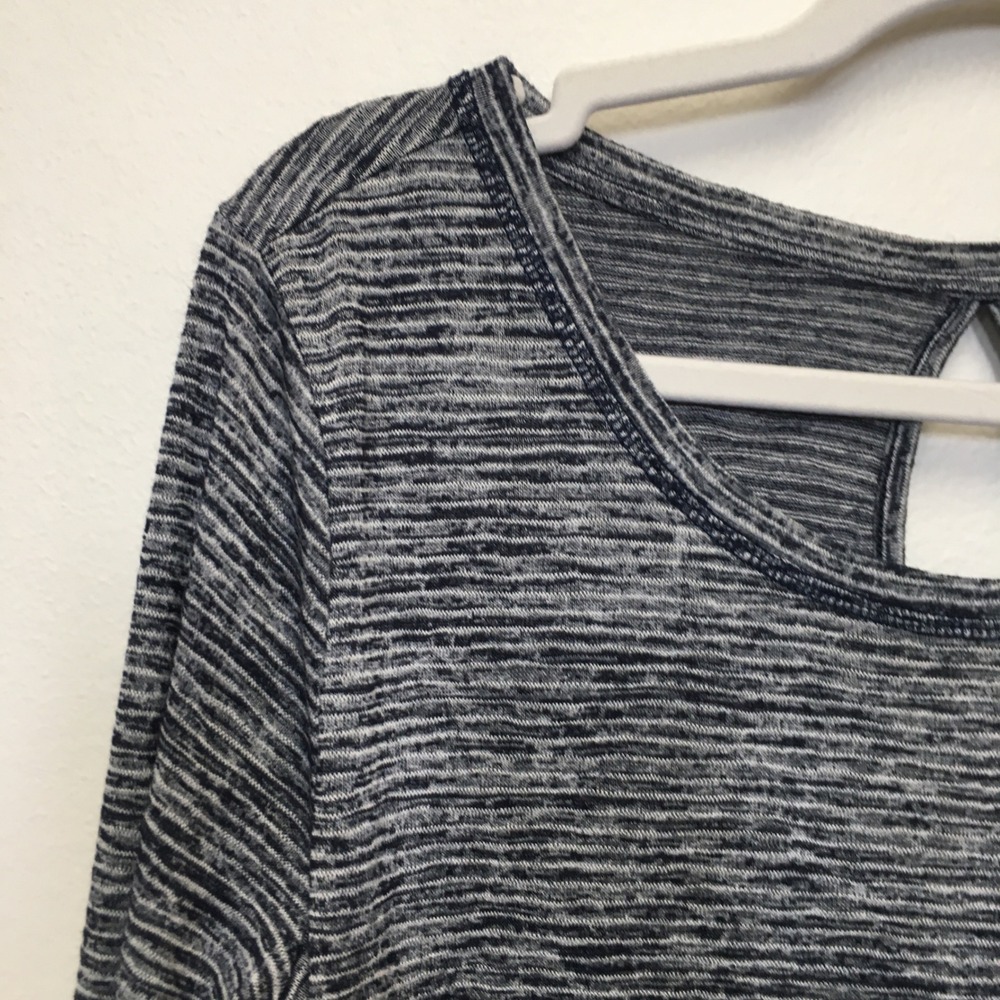Athleta Space Dye Back Cutout Long Sleeve Top Medium Gray Athleisure Yoga Casual - Picture 4 of 14